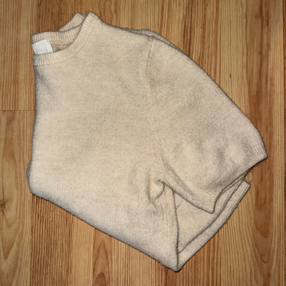 H&M cream short sleeve sweater